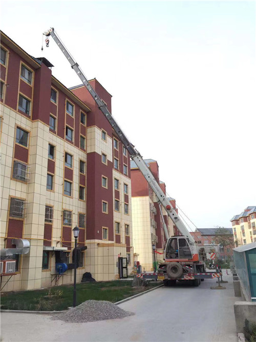 四方台区跨街广告牌的高空安装注意事项