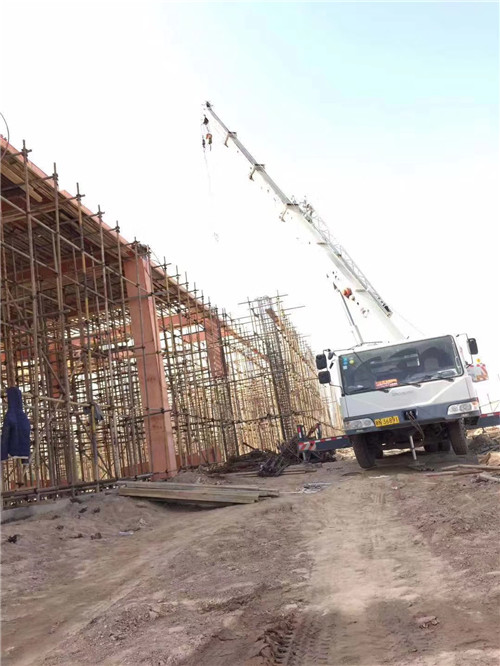 四方台区吊车作业的安全注意事项有哪些？