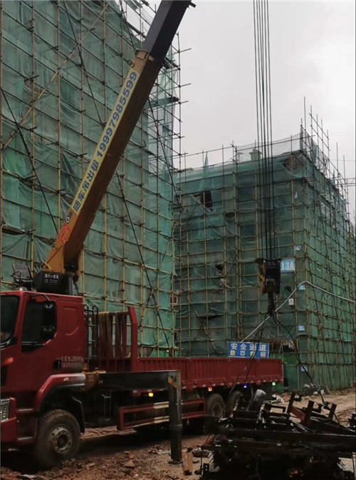 四方台区“慢工细活”—— 吊车的 “微动控制” 技术